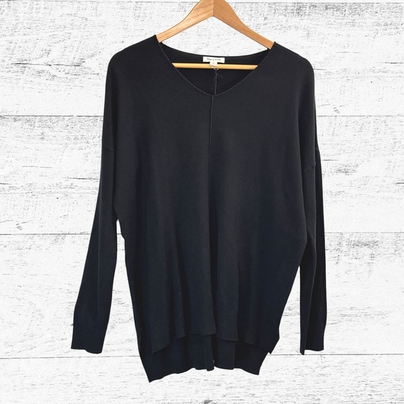 Tea n Rose Black V-Neck Sweater - Picture 1 of 4